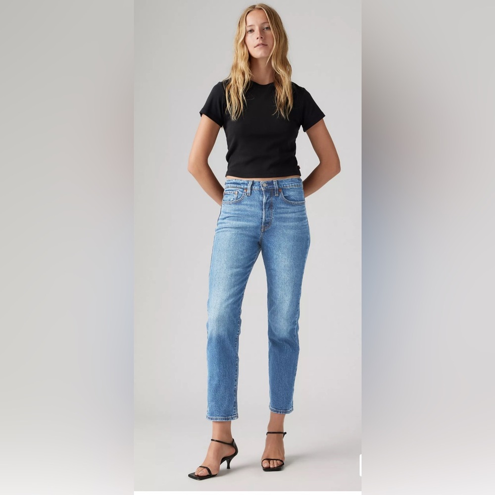 Levi's Women's Light Blue Straight Leg Jeans